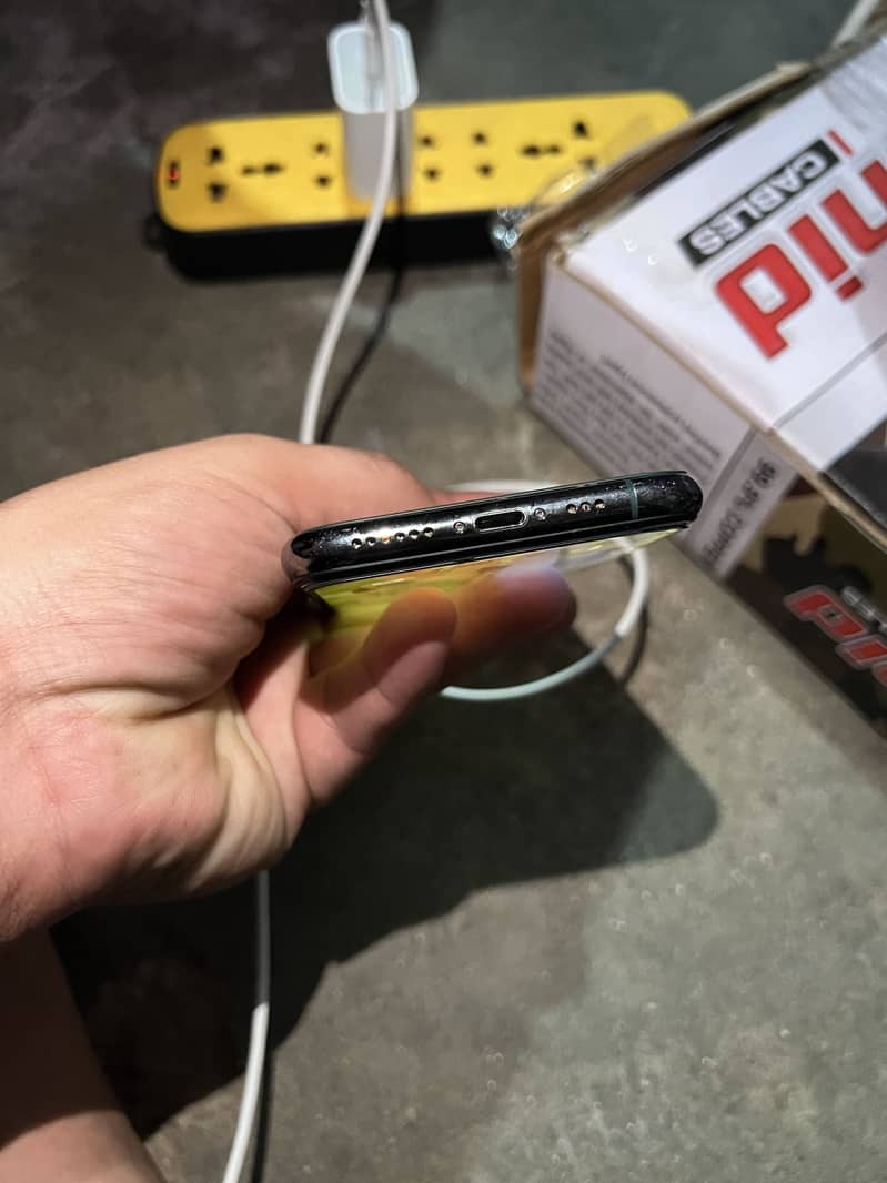 Apple iPhone 11 Pro 1