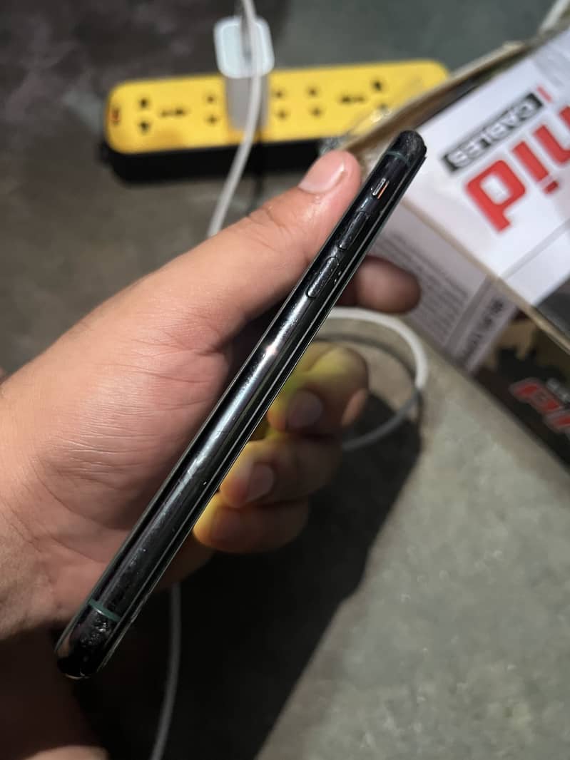 Apple iPhone 11 Pro 2