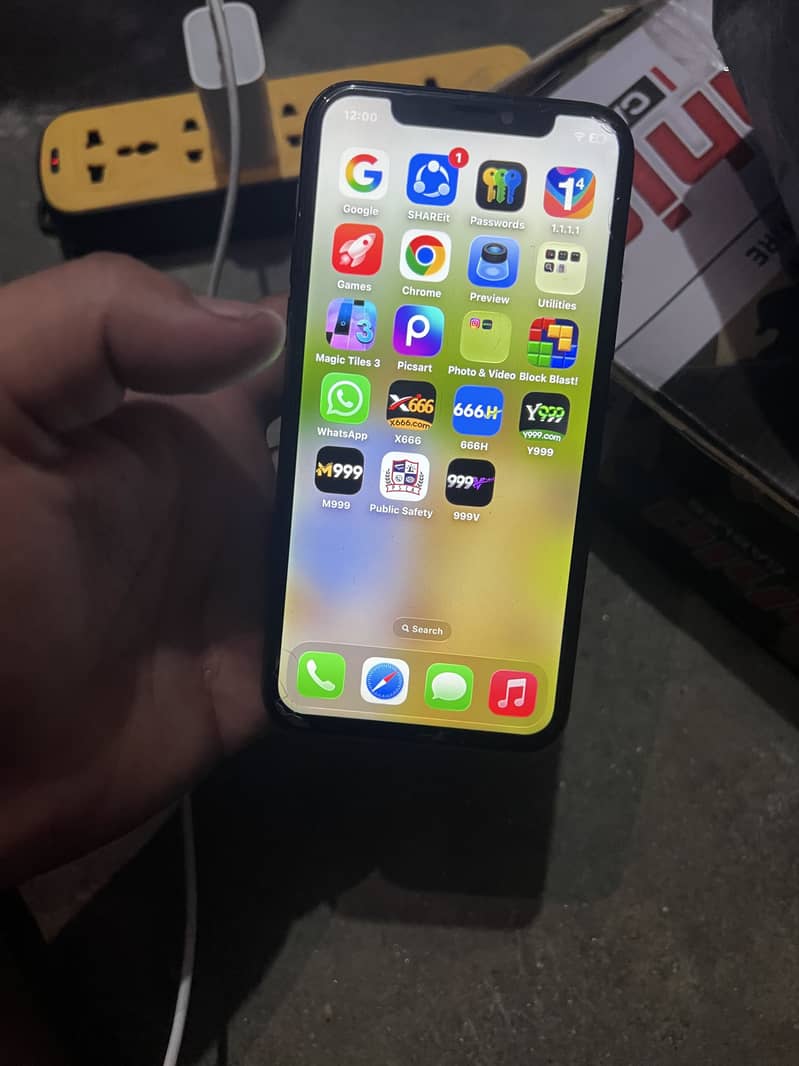 Apple iPhone 11 Pro 4