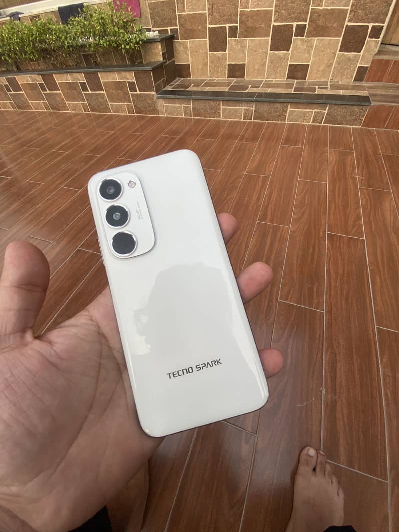 Tecno spark 40 pro plus 3