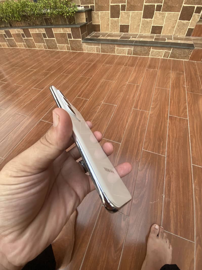 Tecno spark 40 pro plus 4