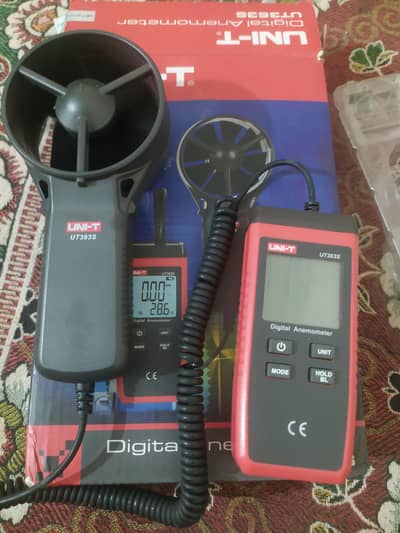 split-type handheld wind speed and temperature meter.