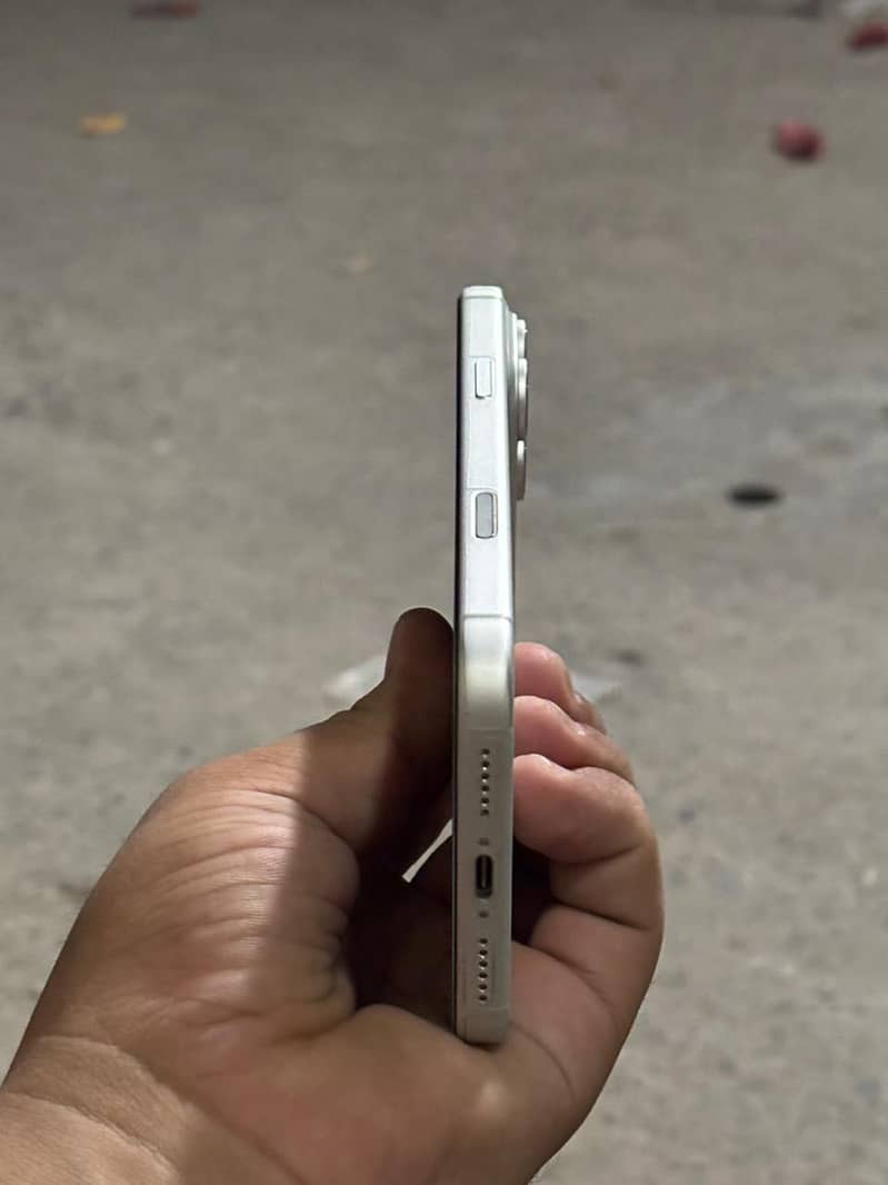 Apple iPhone 17 Pro Max 1