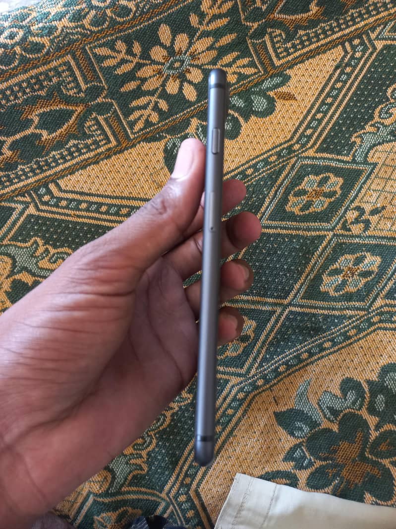 Apple iPhone 8 Plus 4