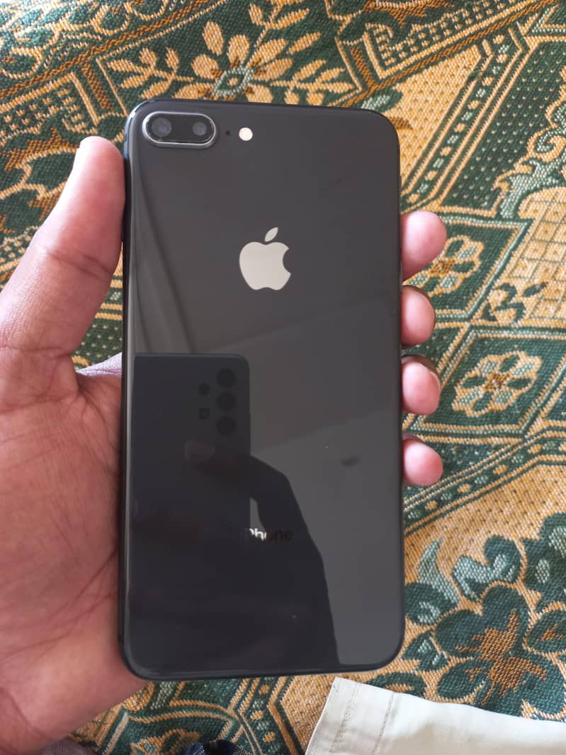 Apple iPhone 8 Plus 11