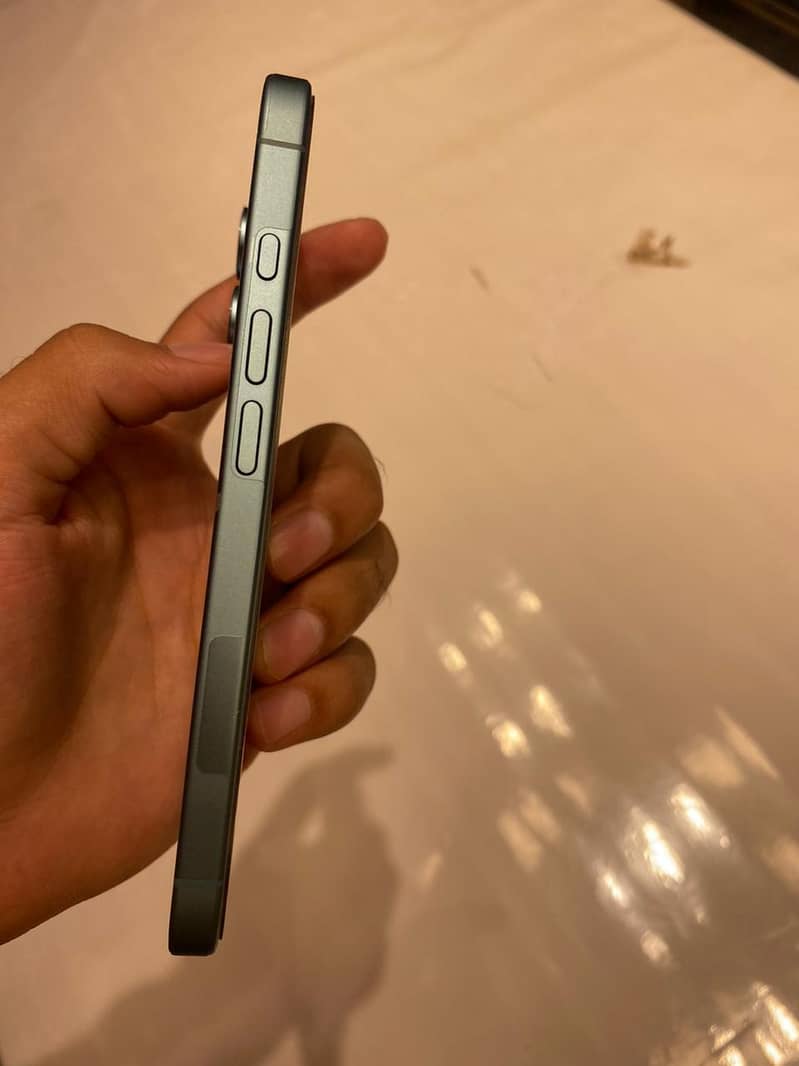 Apple iPhone 16 0