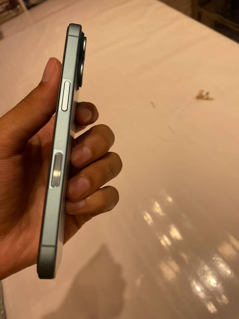 Apple iPhone 16 1