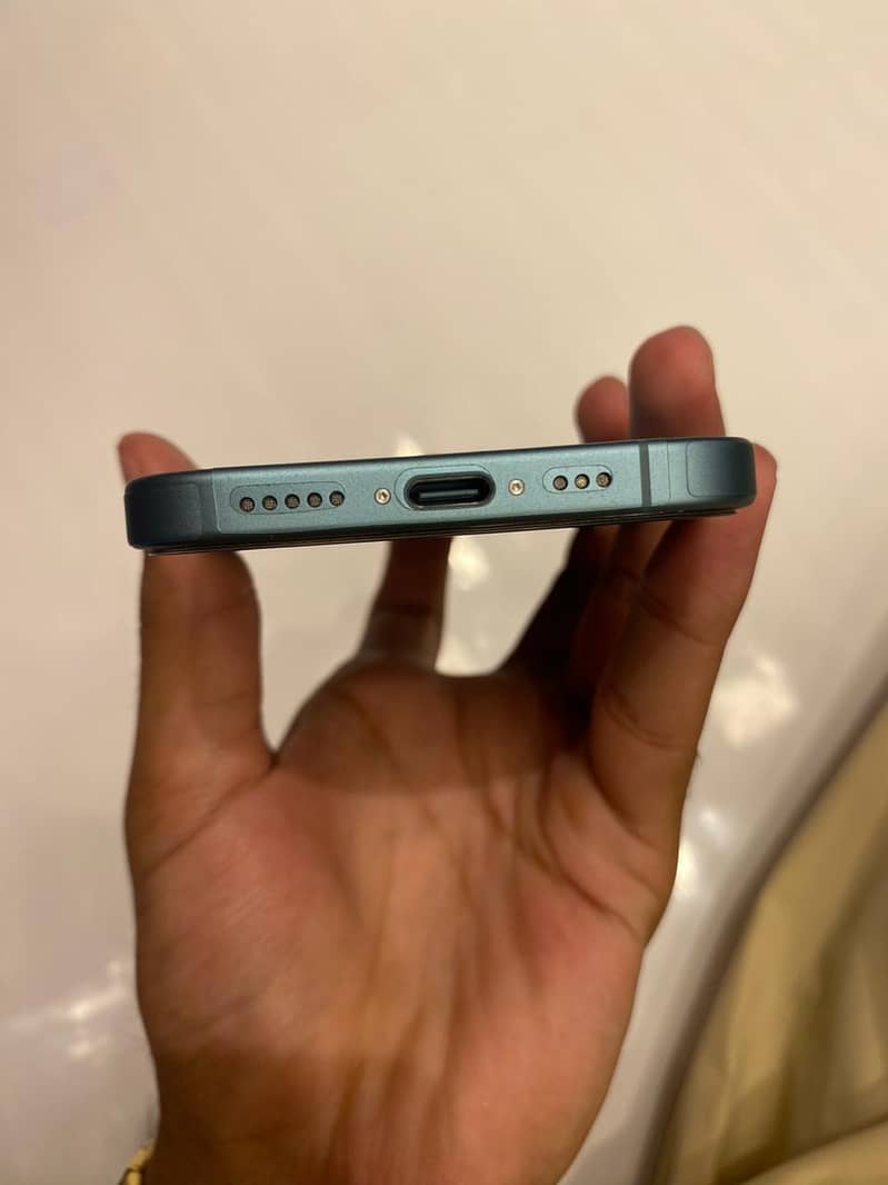 Apple iPhone 16 2