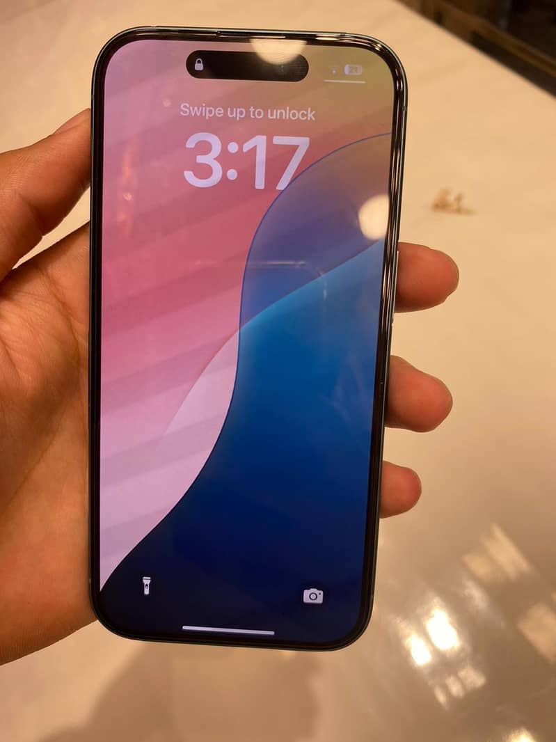 Apple iPhone 16 3