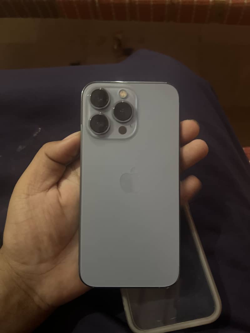 Apple iPhone 13 Pro 4