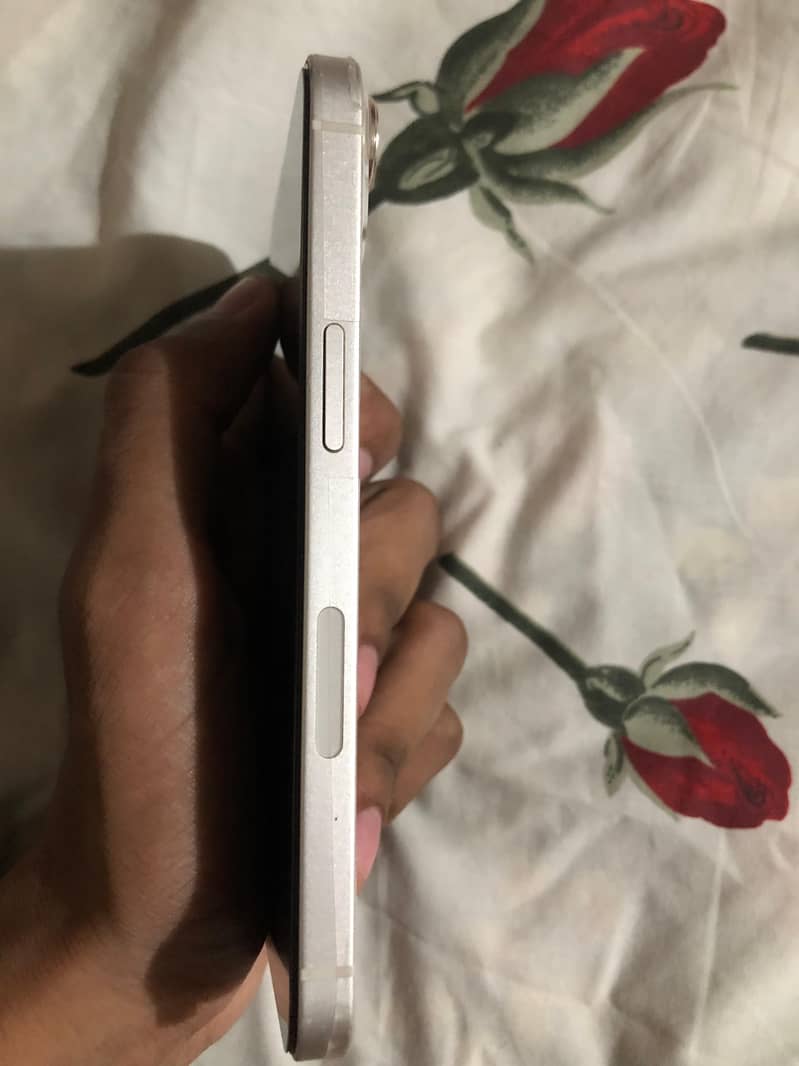 Apple iPhone 13 4