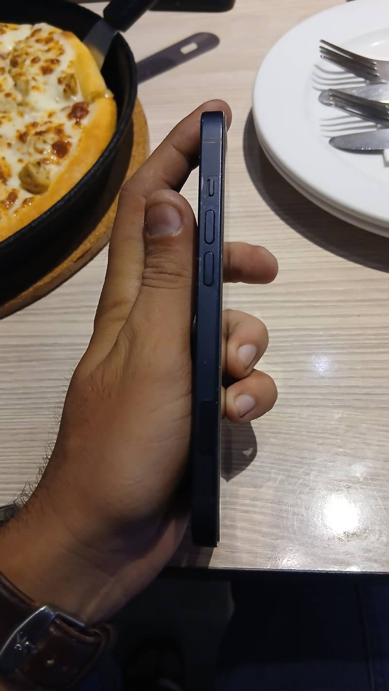 Apple iPhone 14 3