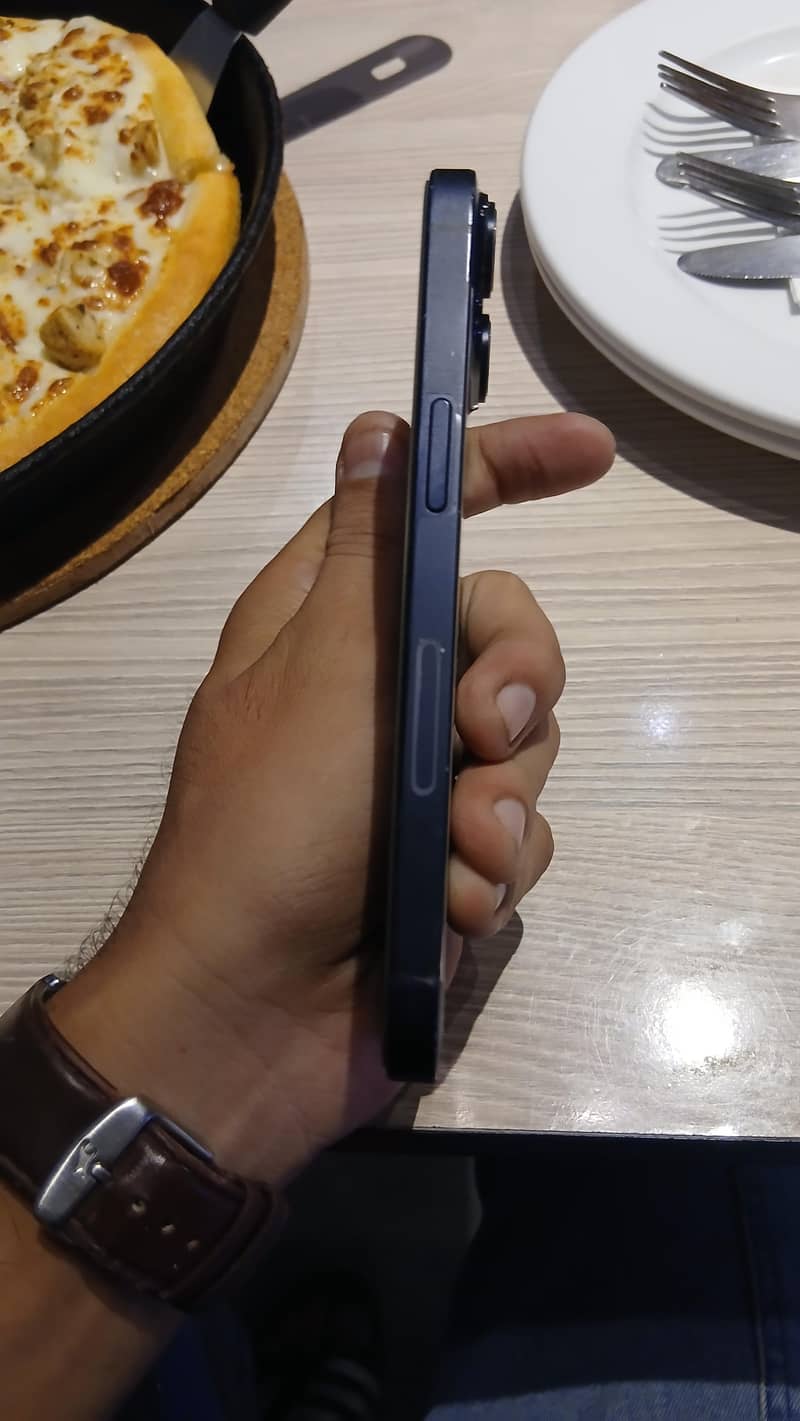 Apple iPhone 14 4