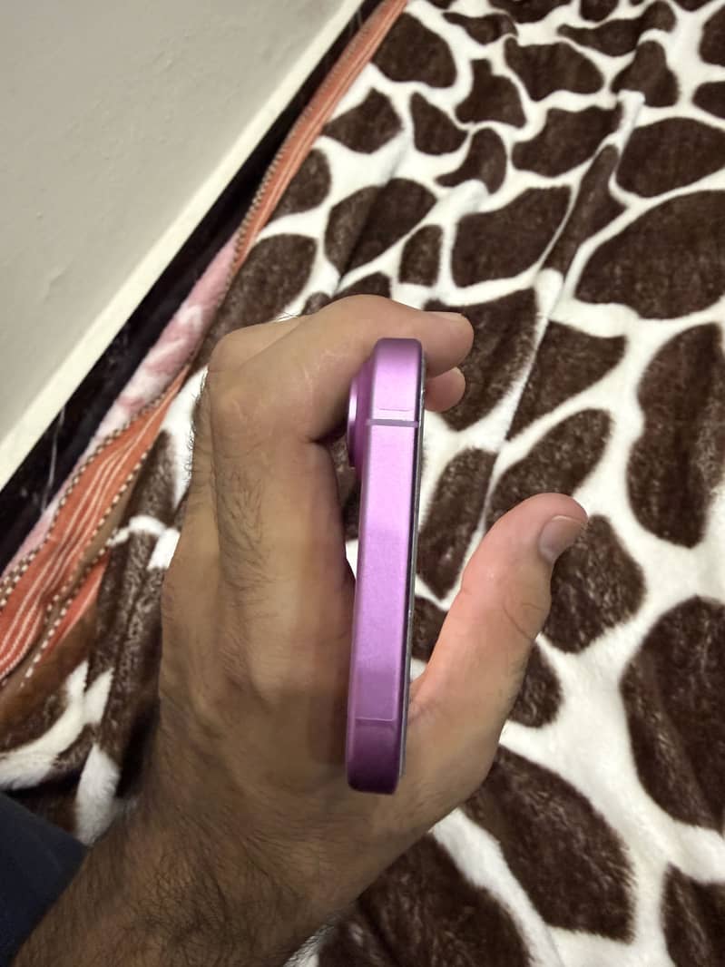 Apple iPhone 16 2