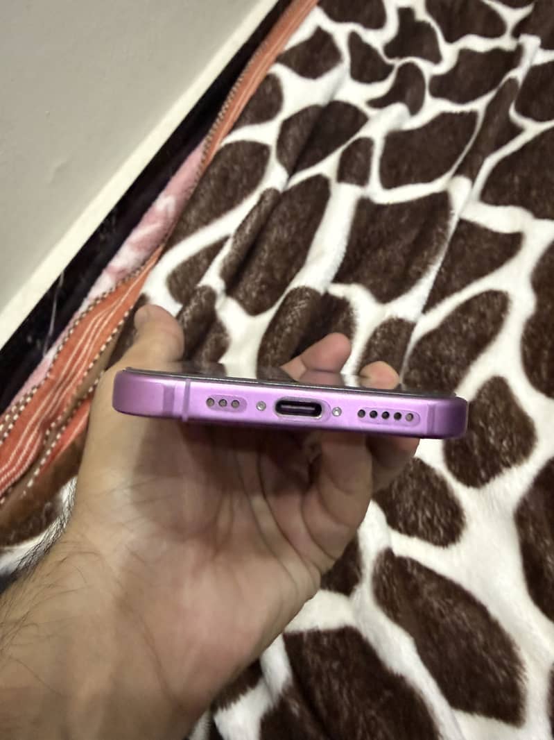 Apple iPhone 16 3
