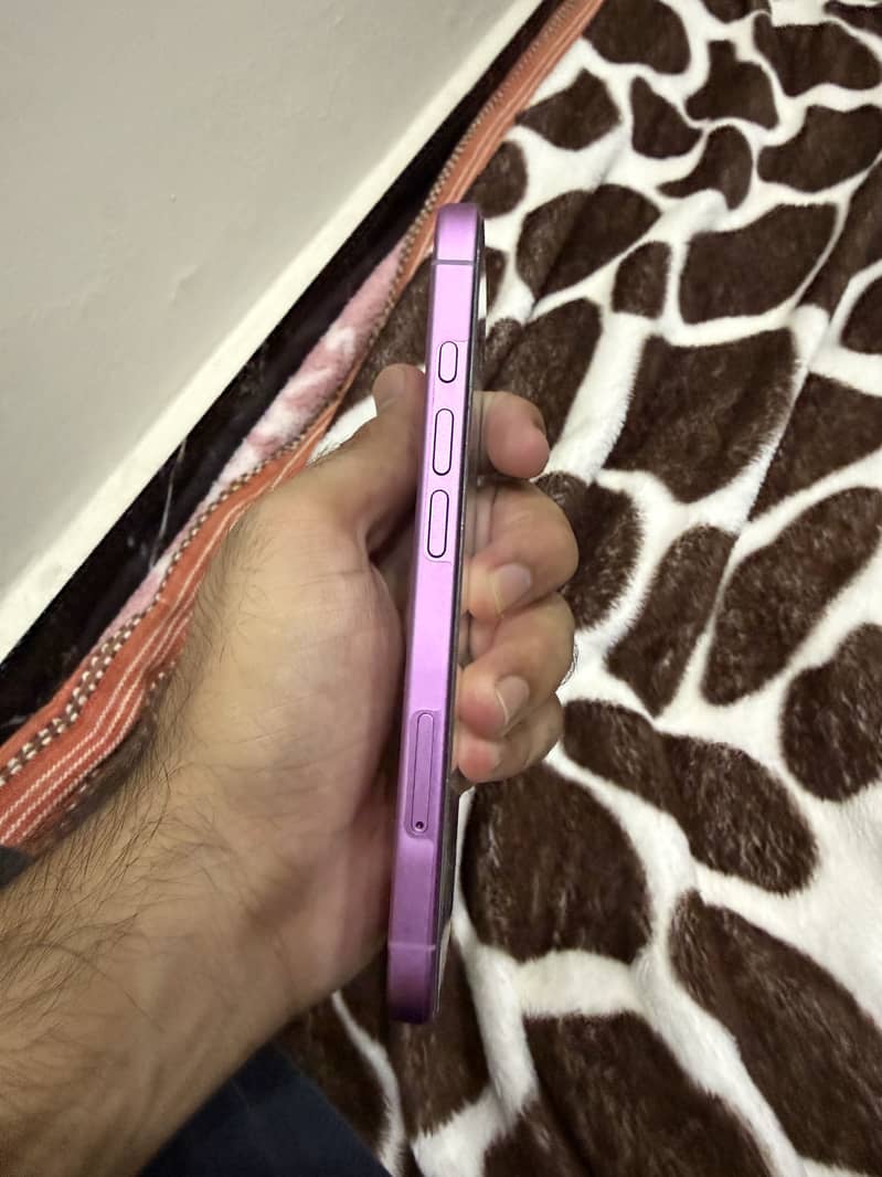 Apple iPhone 16 5