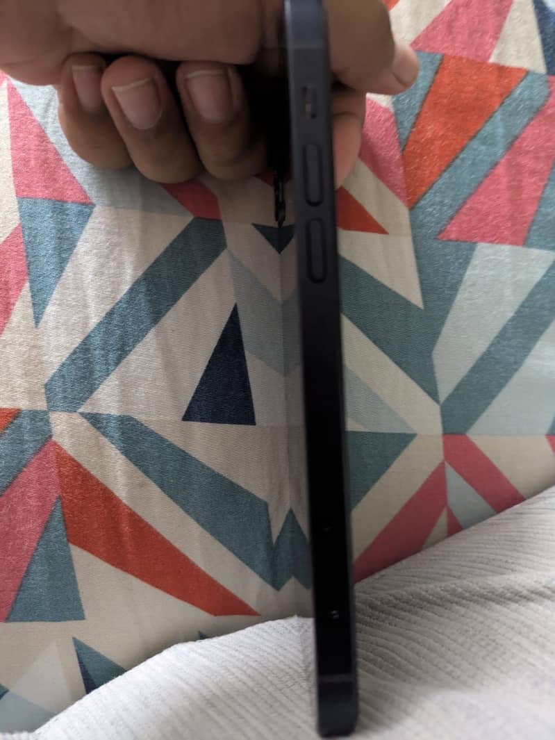 Apple iPhone 12 4