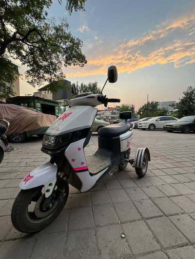 Orevo B2 Electric scooty
