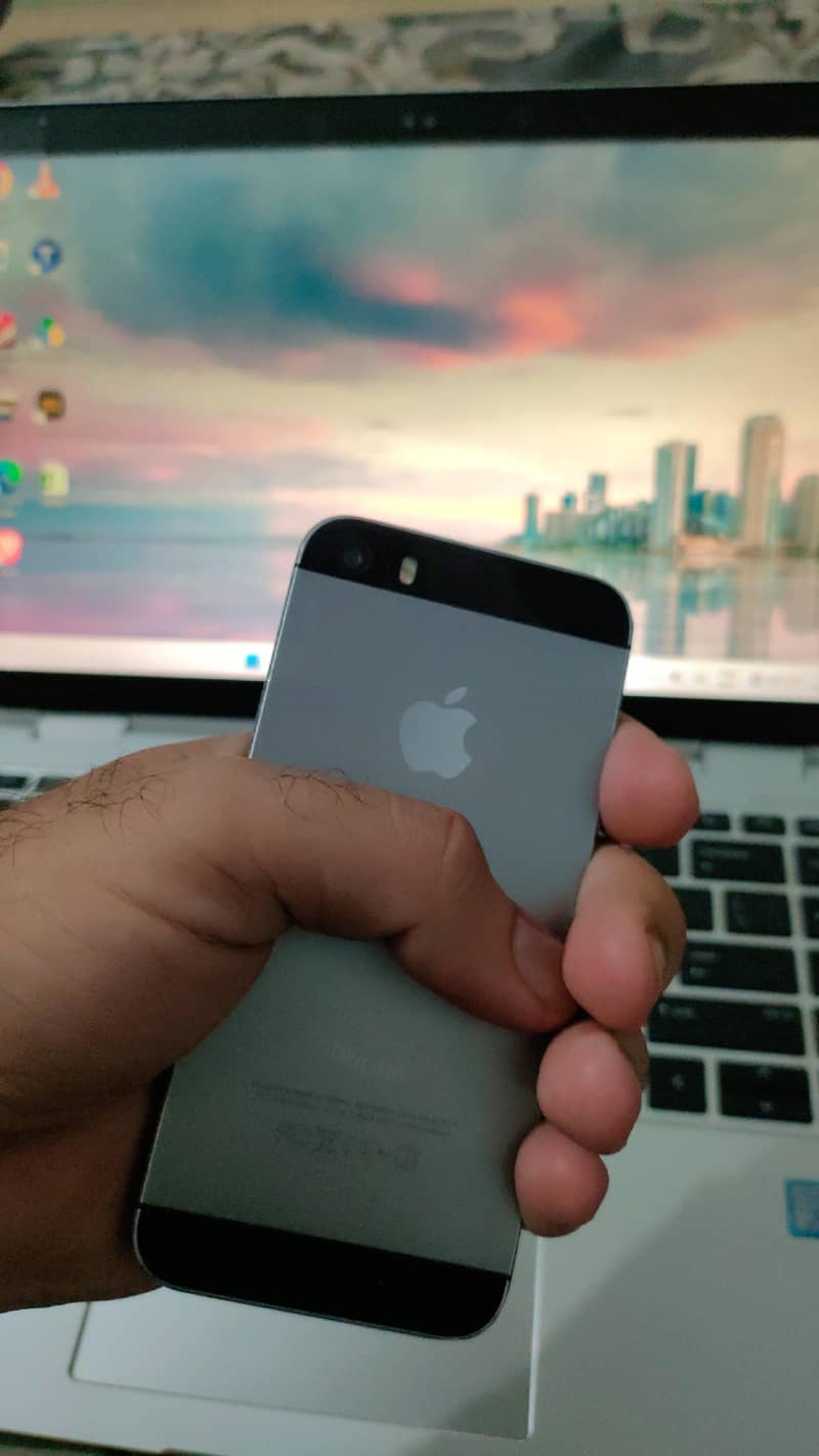 Apple iPhone 5s 4