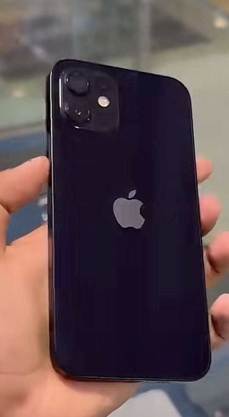 Apple iPhone 12 4