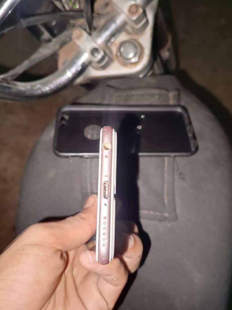 Apple iPhone 6S 4