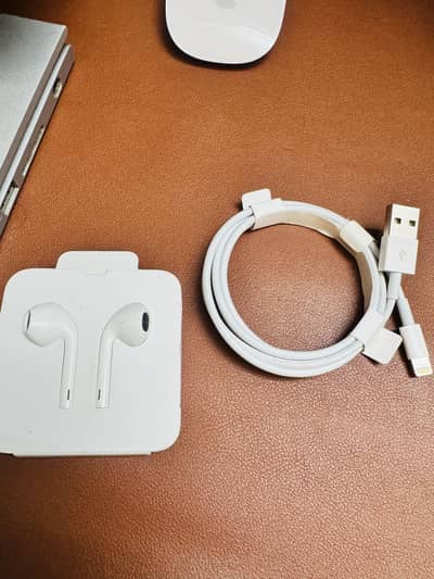 Original iphone handfree and charging cable