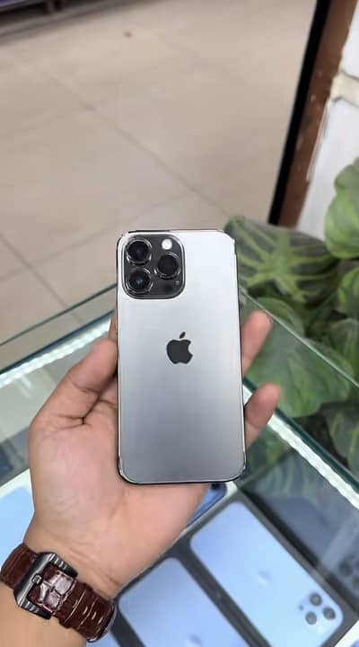 Iphone 13 pro in black