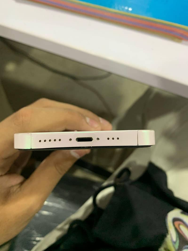 Apple iPhone 13 0