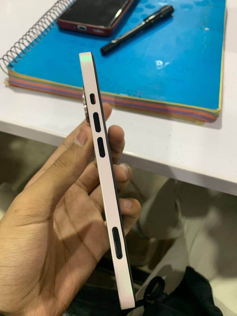 Apple iPhone 13 3