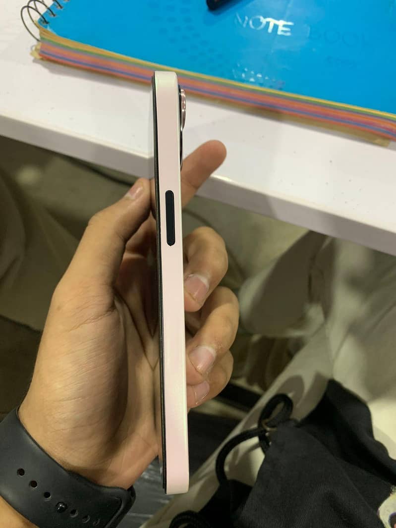 Apple iPhone 13 4