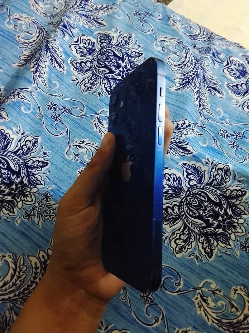 Apple iPhone 12 3