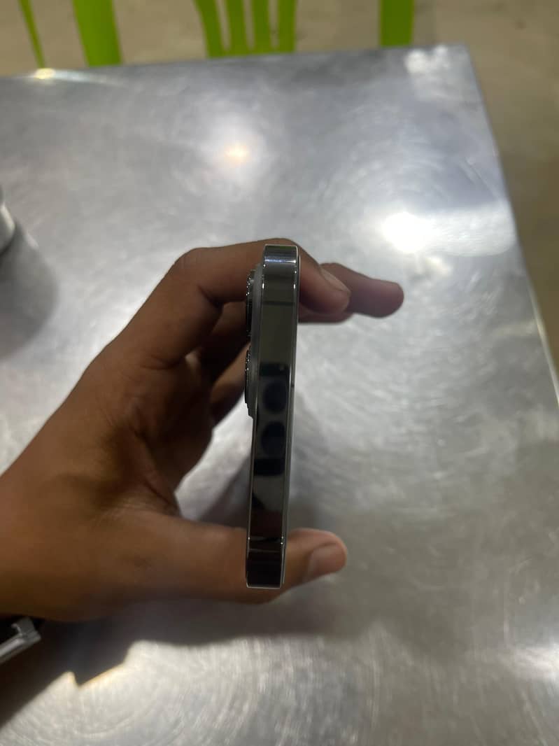 Apple iPhone 13 Pro Max 0