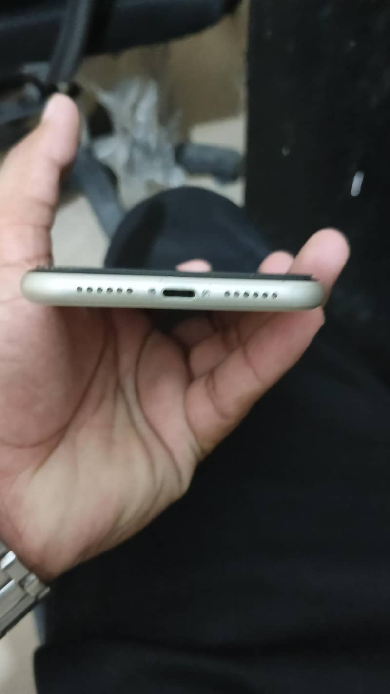 Apple iPhone 11 3