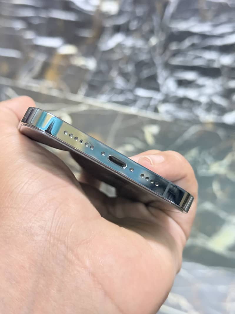 Apple iPhone 12 Pro Max 4