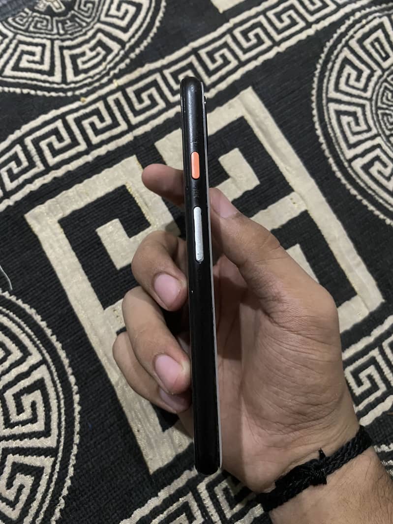 Google Pixel 4 3