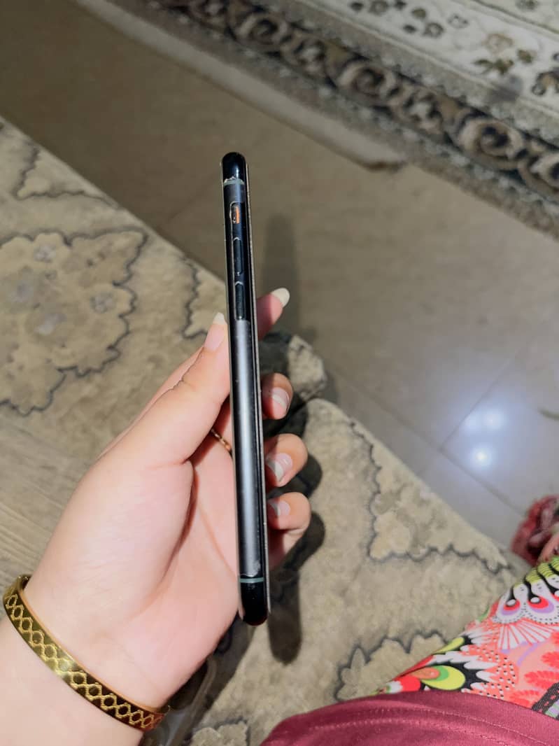 Apple iPhone 11 Pro 6
