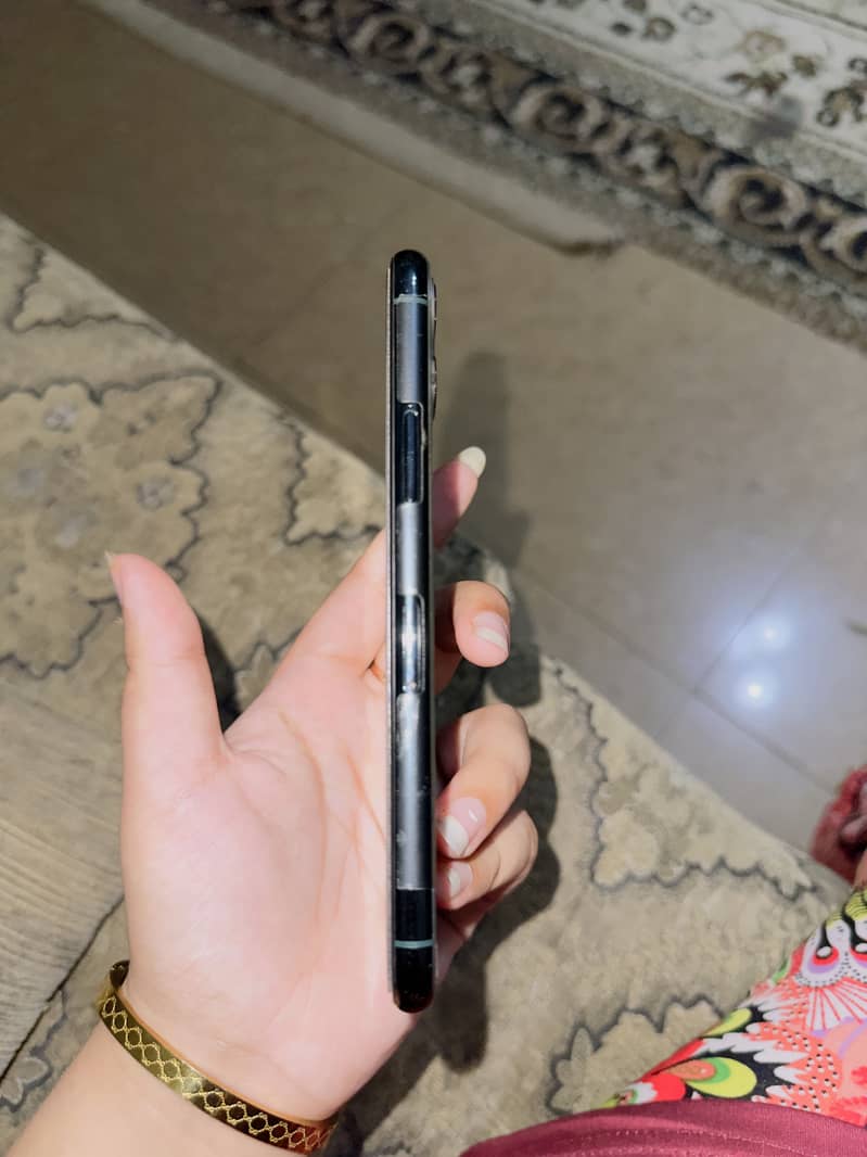 Apple iPhone 11 Pro 3
