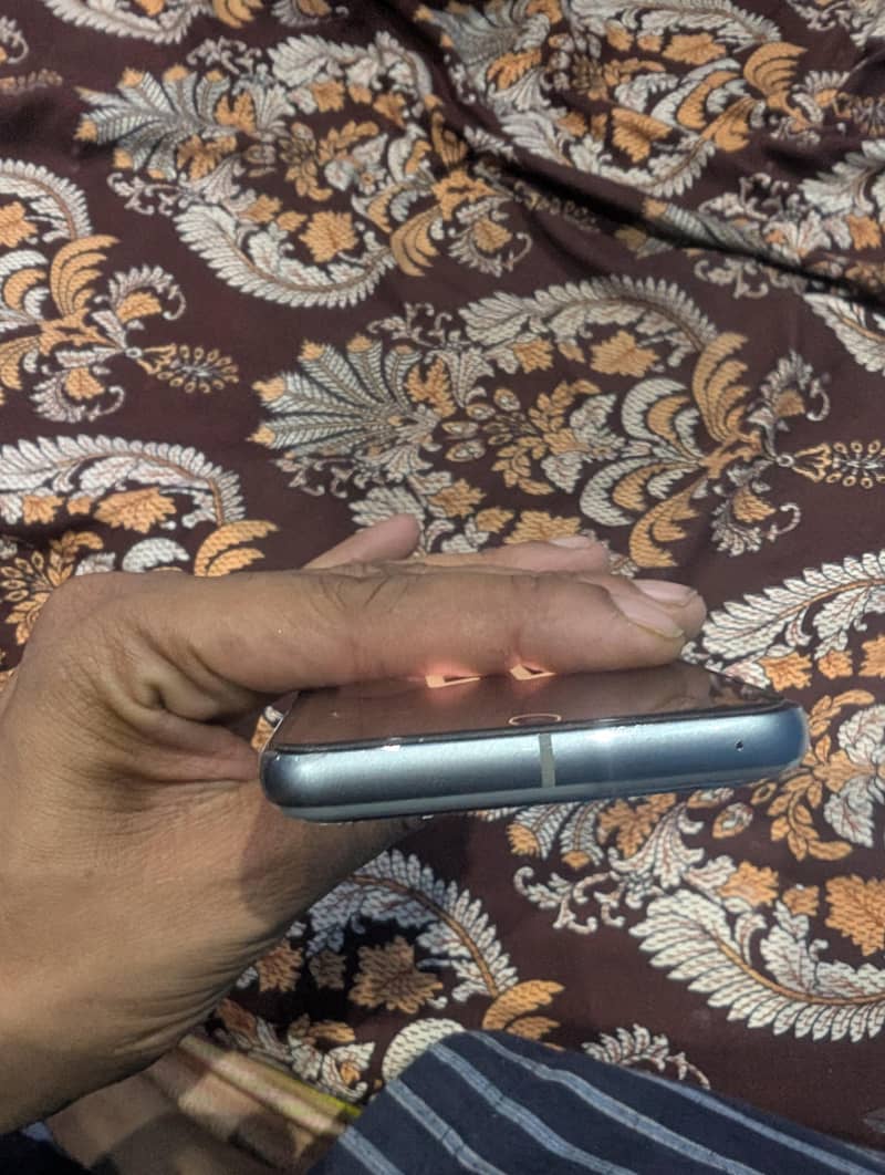 Google Pixel 8 4