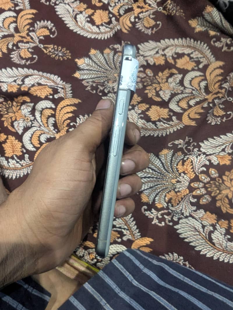 Google Pixel 8 5