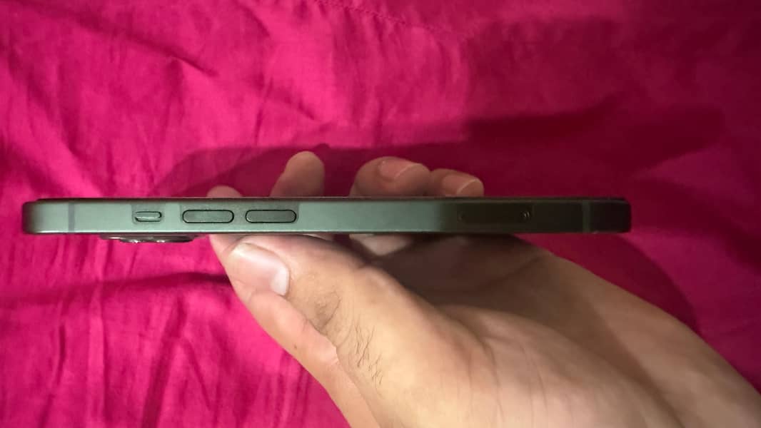 Apple iPhone 13 4