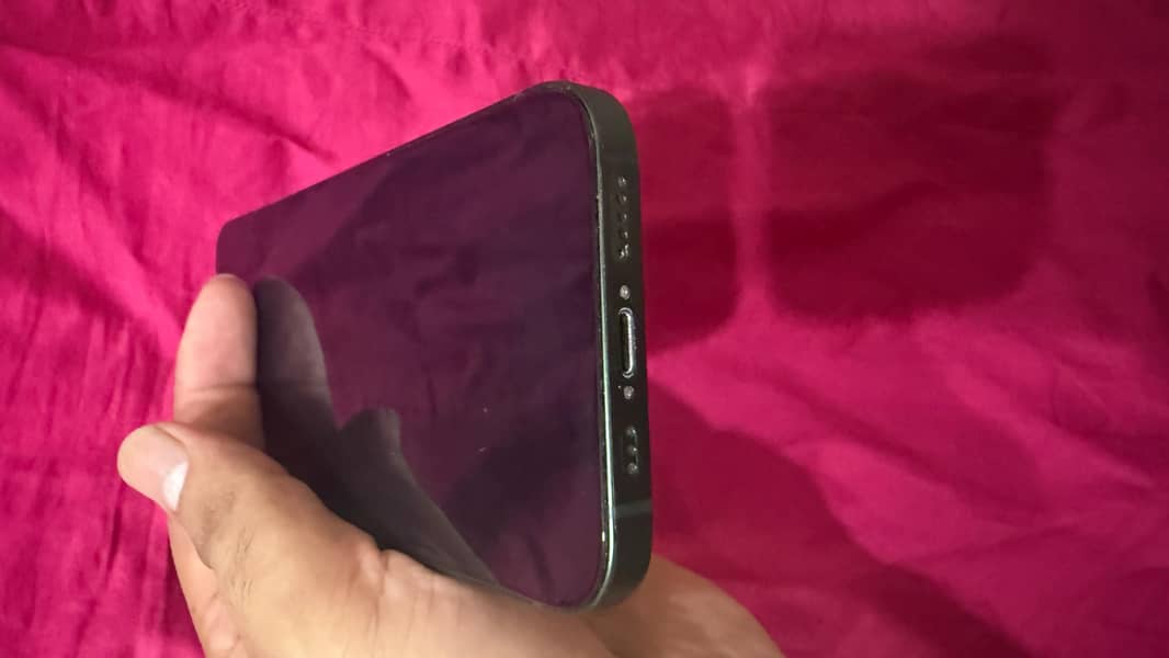 Apple iPhone 13 5