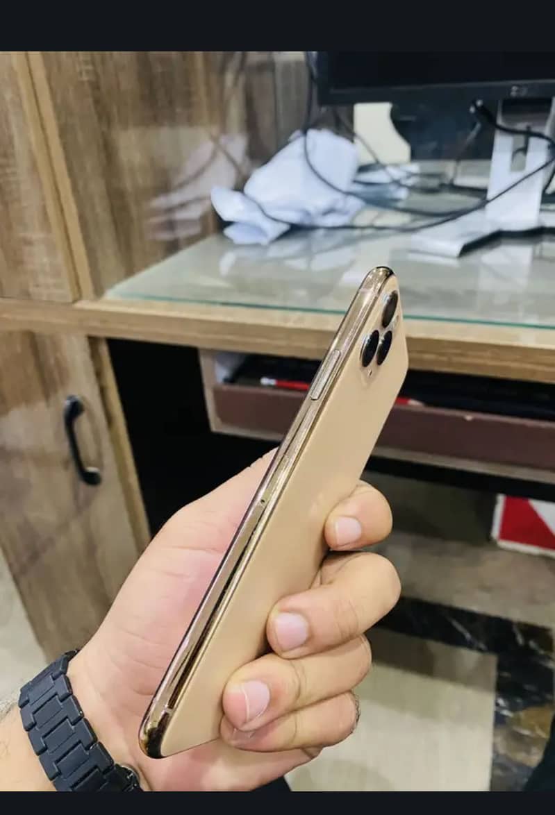 Apple iPhone 11 Pro Max 1