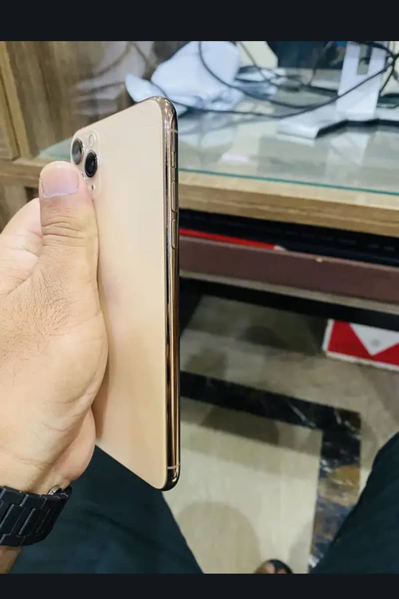 Apple iPhone 11 Pro Max 5