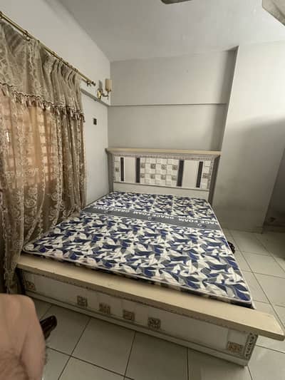 Wooden king bed for sell used