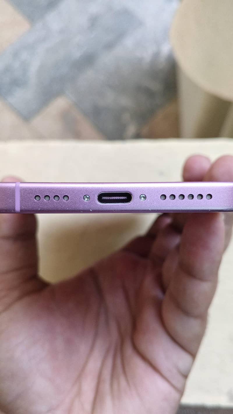 Apple iPhone 16 Plus 3