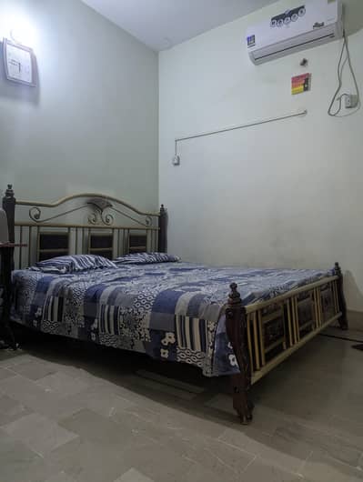 King Bed (Iron and Wood)