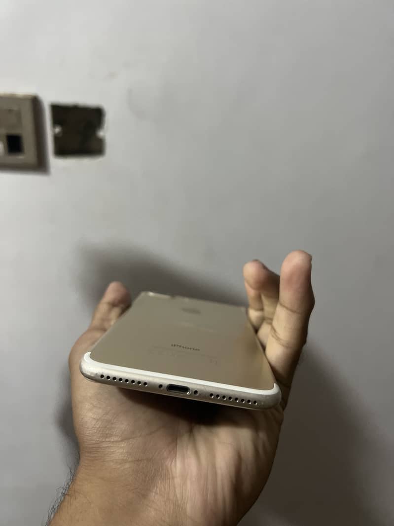 Apple iPhone 7 Plus 0