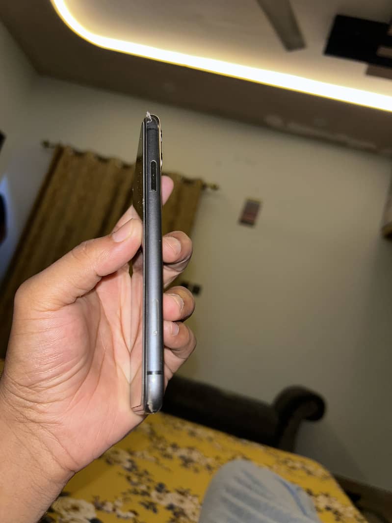 Apple iPhone 11 3