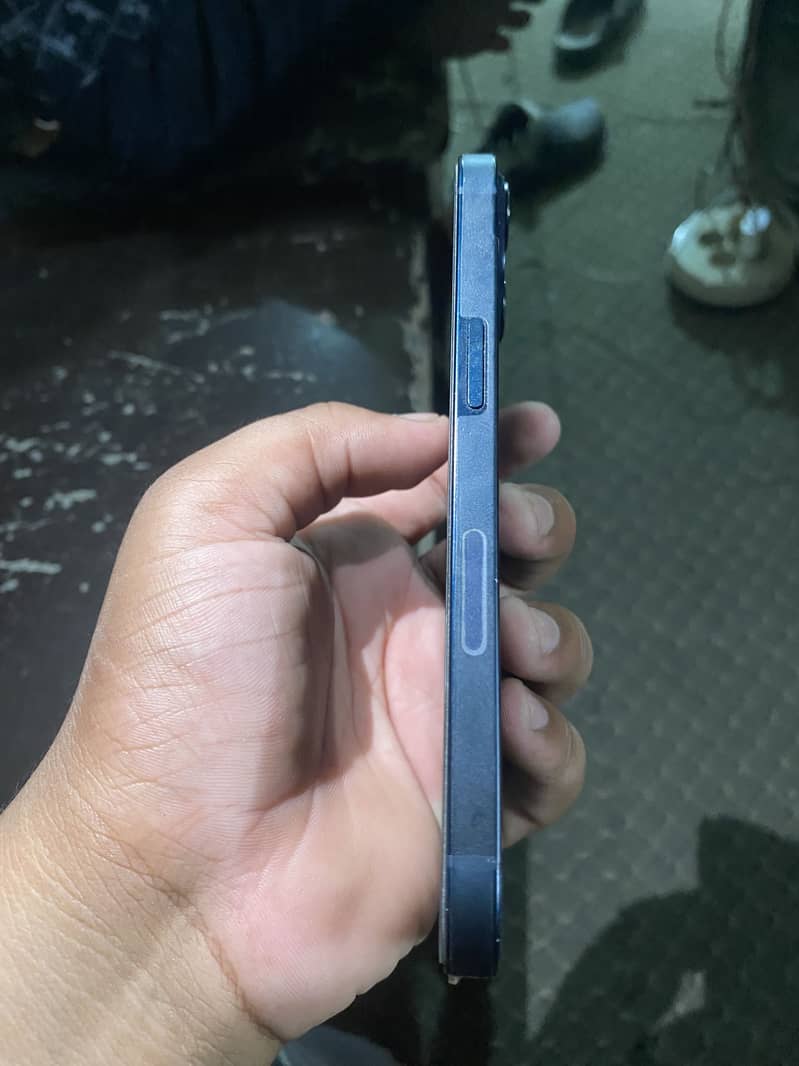 Apple iPhone 13 2