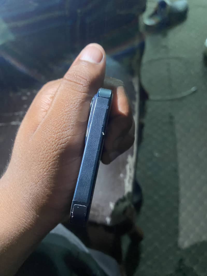 Apple iPhone 13 4